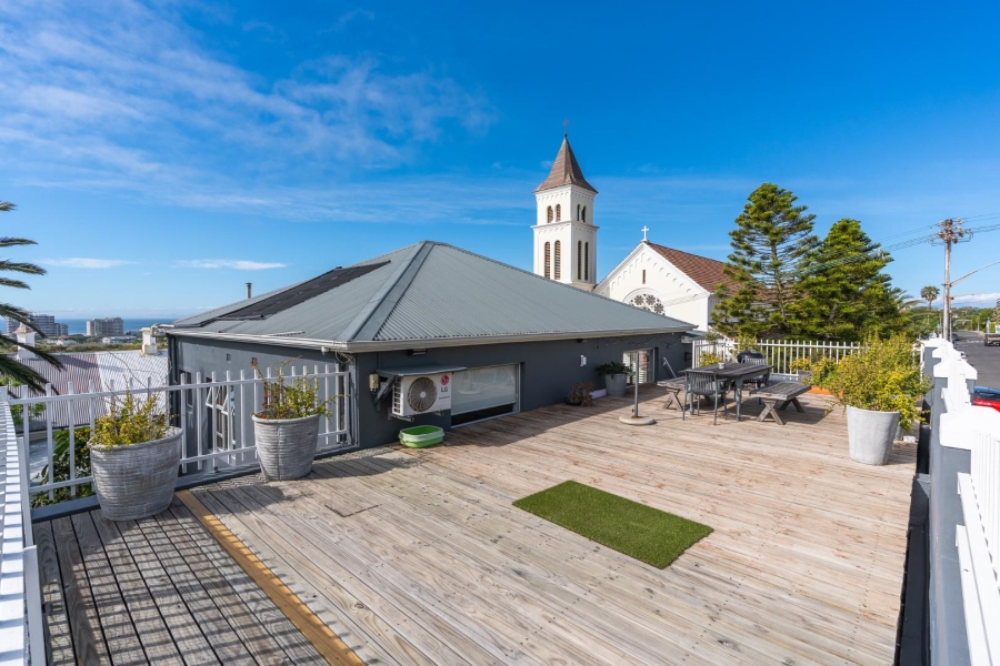 2 Bedroom Property for Sale in Green Point Western Cape